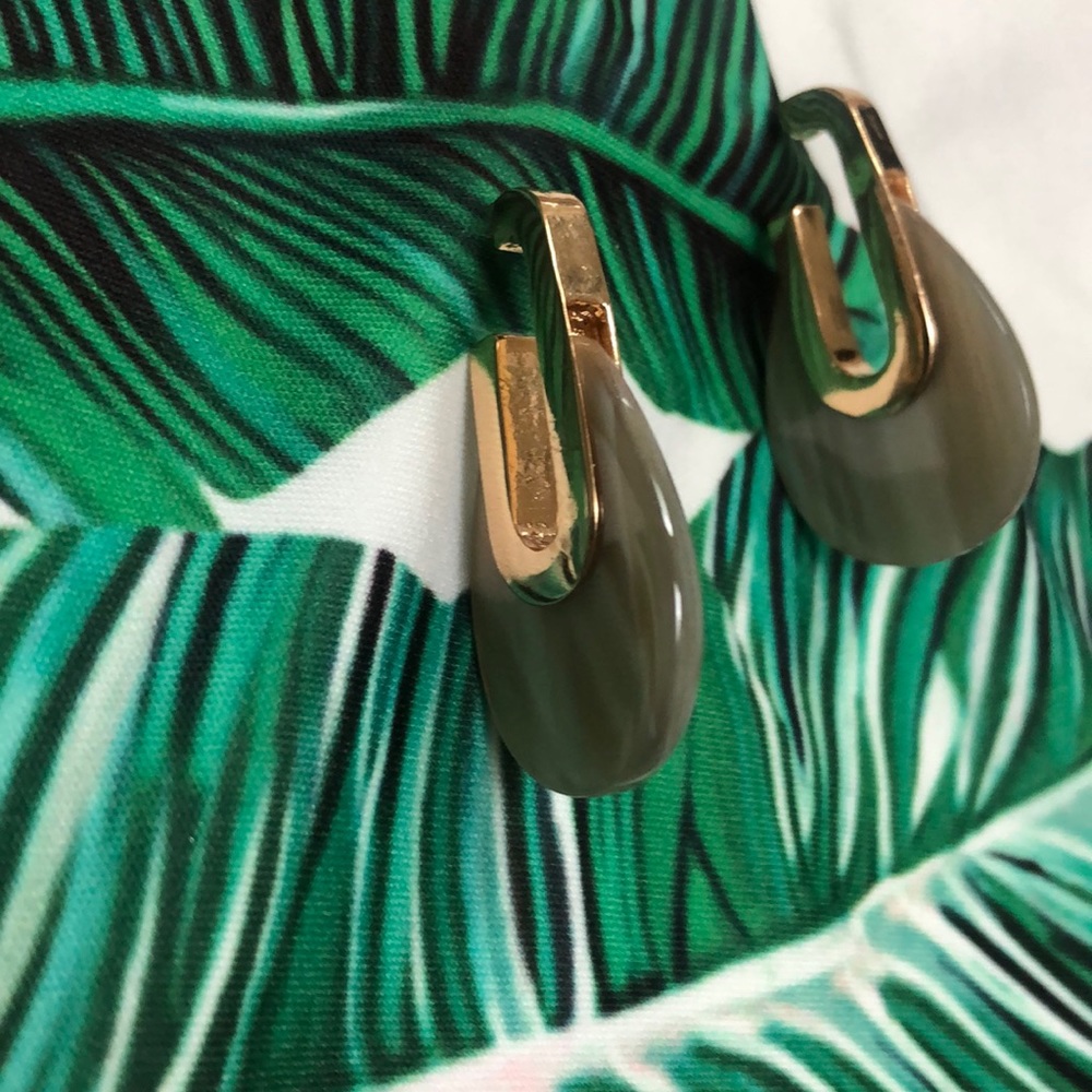 ✨ Gold & Grey Earrings ✨ - Picture 2 of 2